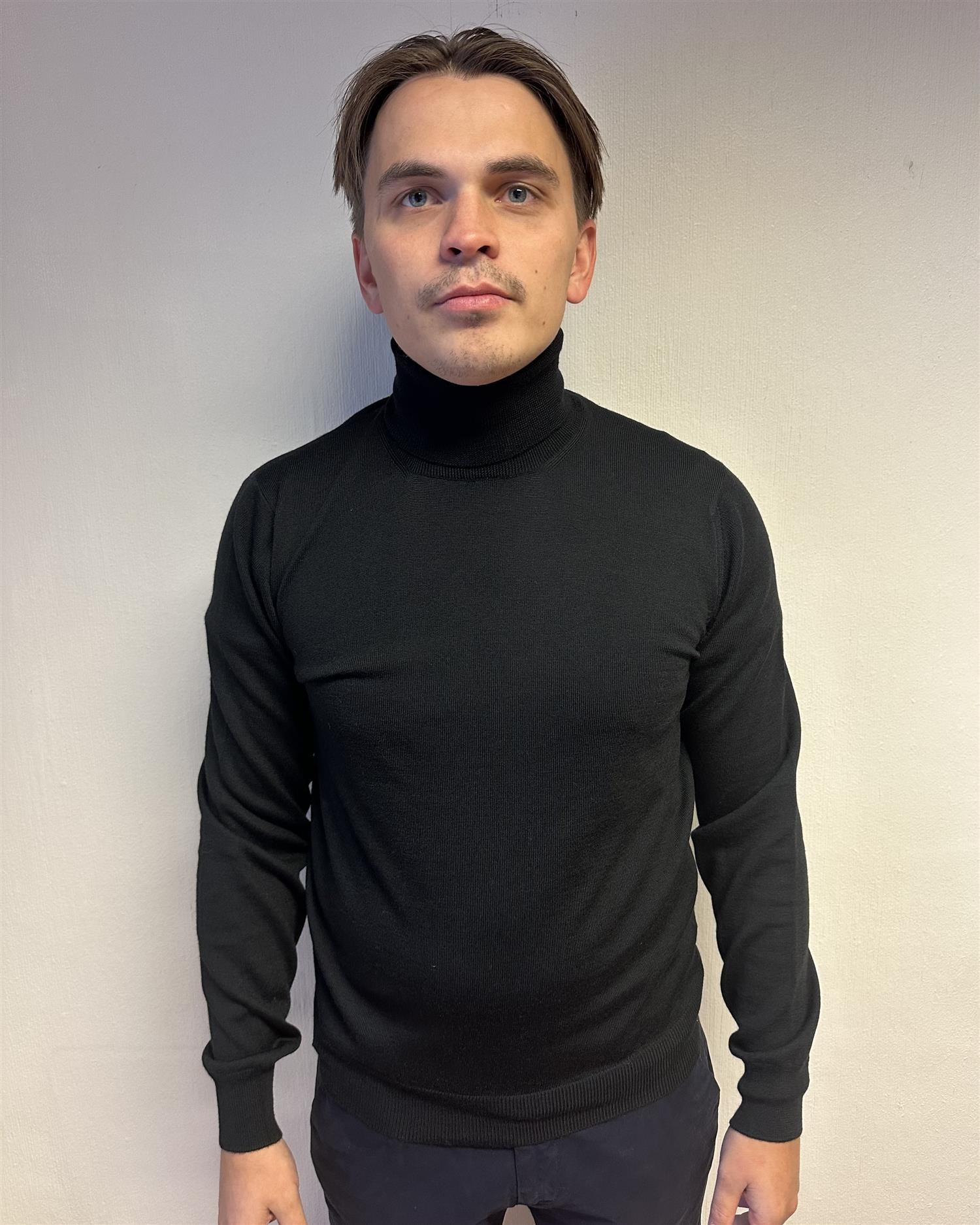 Merino Turtle Neck